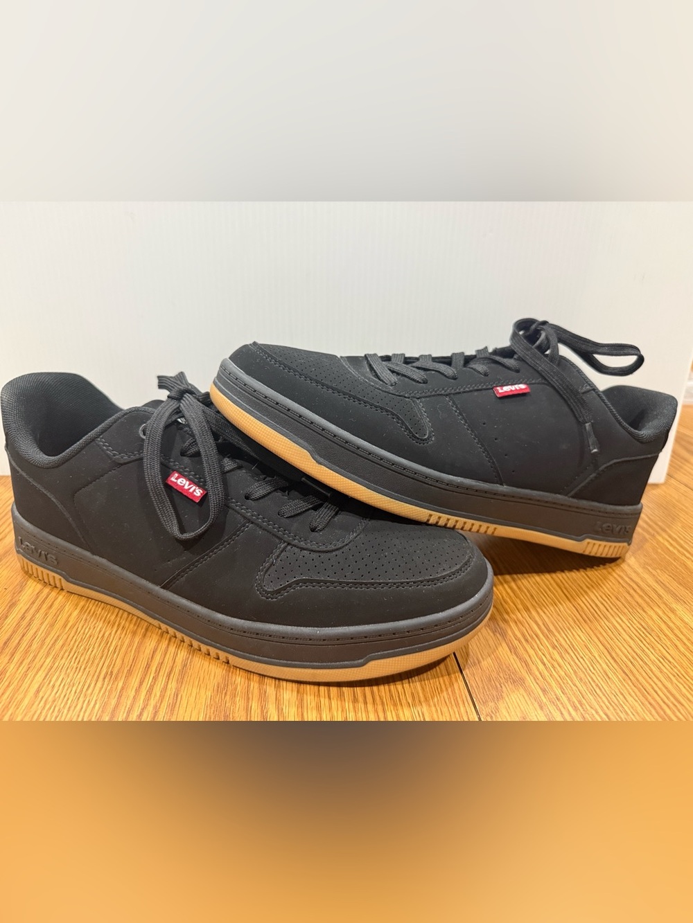 Levi’s  Black Mens Drive Lo Sneakers - 50013491 size 10.5 m like new  no box
